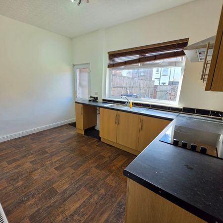 2 bedroom terraced house to rent - Photo 4