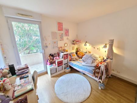 Location Appartement 3 pièces 72m² MARSEILLE 6ème - Photo 3