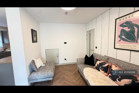1 bedroom in a house share to rent - Photo 3