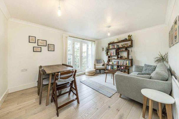 Eastway, Victoria Park, E9 - Photo 1