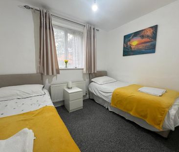 2 bedroom flat to rent - Photo 2