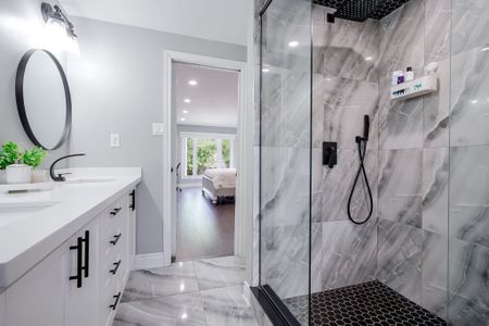 For Lease - 10 Maplewood Drive, Whitby, Ontario - Photo 2