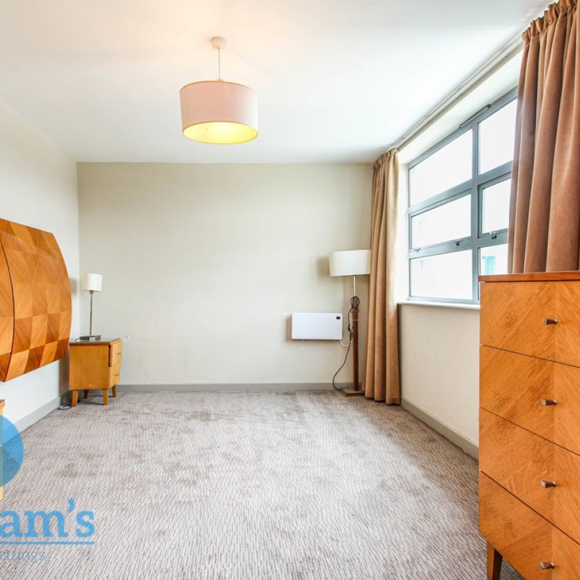 References Pending - 1 bed Apartment - Photo 1