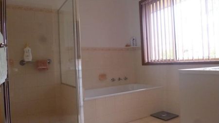 Well-Presented Family Home in Quiet Cul-de-Sac - Photo 5