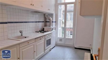 Location Appartement 3 pièces 73m² MARSEILLE 1er - Photo 2