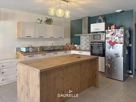 Location Maison 4 pièces 106m² CHATEAURENARD 13160 - Photo 5