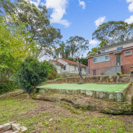 Perfect Five Bedroom Home In A Convenient Location - Photo 5