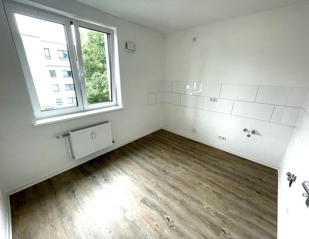 Einziehen und Wohlfühlen! 3-Zimmer-Wohnung mit Klick-Vinyl in Wolfsburg Vorsfelde - Photo 1