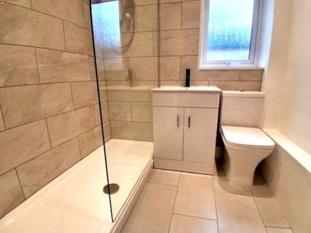 Arran Close, Cambridge £1,250 pcm ⓘ The monthly or weekly payment required by the landlord. Read our glossary page , 1 bedroom, apartment, to let * Tenant info - Photo 5
