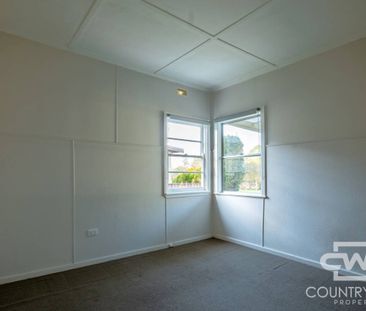 Family home in the heart of town - Photo 4