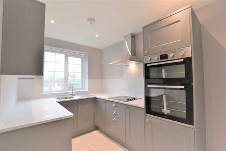 A 2 Bedroom Flat Instruction to Let in Bexhill-on-Sea - Photo 5