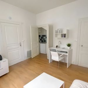 A LOUER - ILE DE NANTES - Studio REFAIT RECEMMENT A NEUF - Photo 2