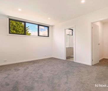 4/6 Esther Crescent, MOOROOLBARK - Photo 6