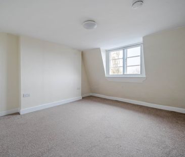 5 bedroom end of terrace house to rent - Photo 3