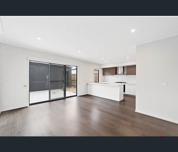 🌟Stylish 4-Bedroom Townhouse with Resort-Style Amenities 💦 - Photo 1