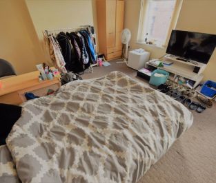 8 bedroom House in & Burley Lodge Road, Leeds - Photo 3