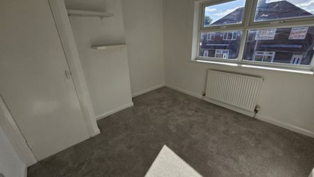 3 bed Semi-Detached - To Let - Photo 4