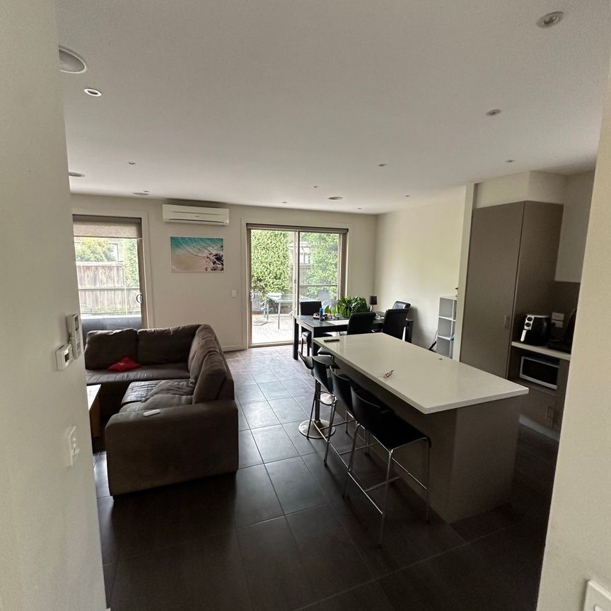 Ascot Vale - Photo 1