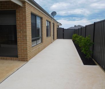 17 Thorngrove Street, Truganina. - Photo 3