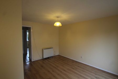 Price £950 pcm - Available 17/12/2025 - Unfurnished - Photo 5