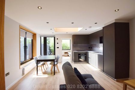 Price £2,300 pcm - Available 24/07/2026 - Furnished - Photo 2