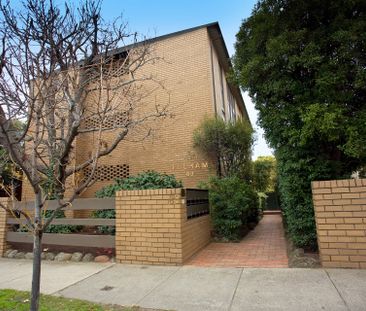 PERFECT LOCATION ONE BEDROOM APARTMENT ON MATHOURA! - Photo 2