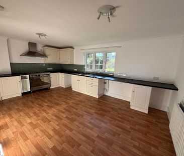 4 bedroom detached house to rent - Photo 6