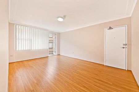 Modern Two Bedroom Apartment - Photo 2