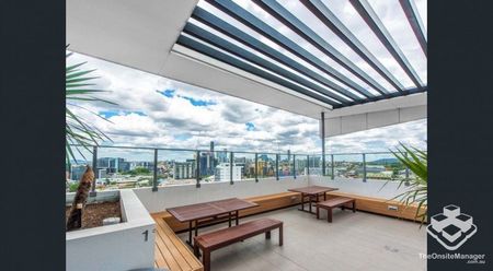 CODE APARTMENTS - Courtyard, 2bed, 2 bath, 1 car unfurnished - Photo 2