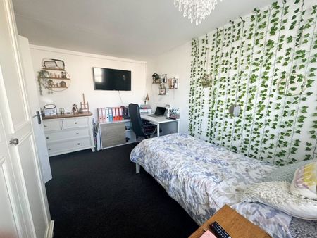 Lyndhurst Close, Beverley - Photo 4