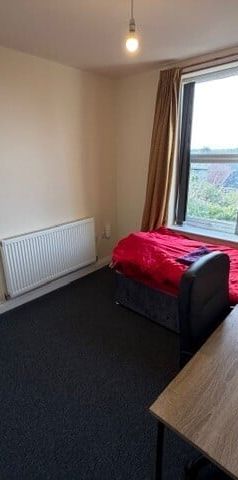 Sackville Street - Photo 1