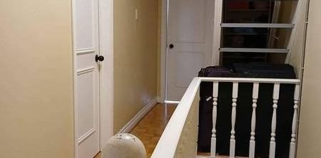 1 ROOMMATE/PINK TRINITY BELLWOODS 3 BED APARTMENT - Photo 2