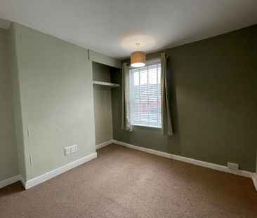 3 bedroom End Terraced House to let - Photo 2