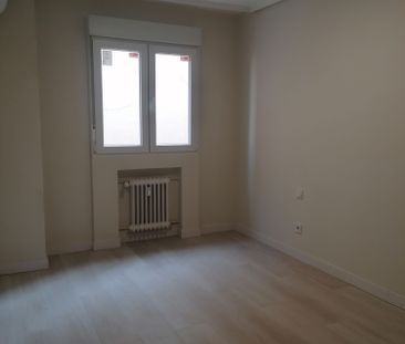 Piso de alquiler en Calle de Santa Engracia, Almagro - Photo 5