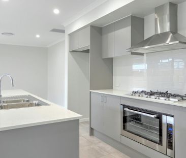 5 Bedrooms - Stylish and Spacious - Photo 5