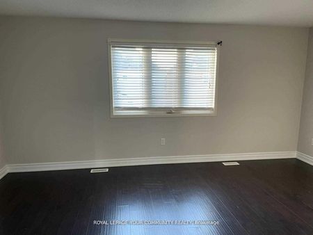 For Lease - 122 Russel Drive, Bradford West Gwillimbury, Ontario - Photo 2