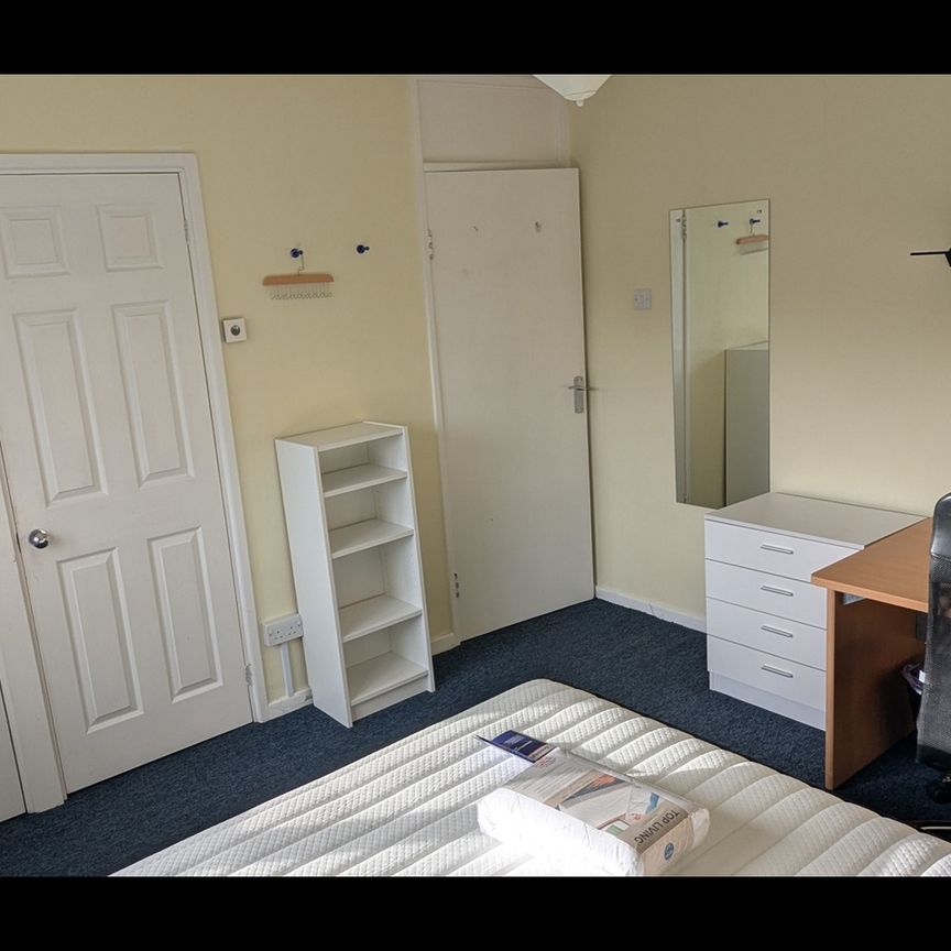 2 Bed Maisonette, Summer Street, S3 - Photo 1