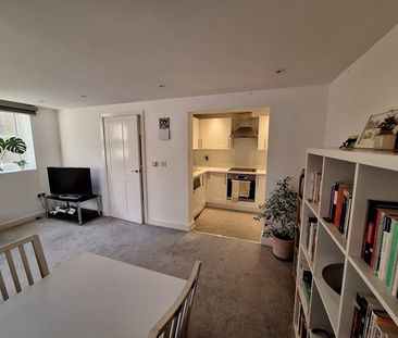 2 Bed Maisonette, Bruce Castle Road, N17 - Photo 2