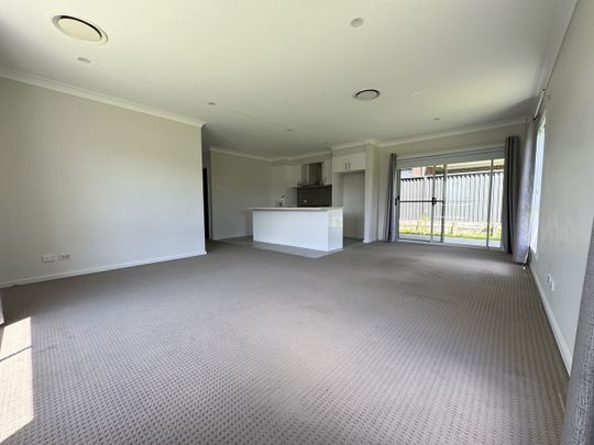 Luxurious Double Storey Family Living in the centre of North Kellyville - Photo 1