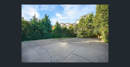 Spacious 2-bedroom Apartment - Photo 2