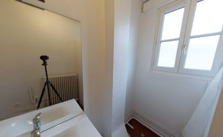 APPARTEMENT T2 A LOUER - LYON 1ER ARRONDISSEMENT - 76.19 m2 - 1 177 € charges comprises par mois - Photo 3