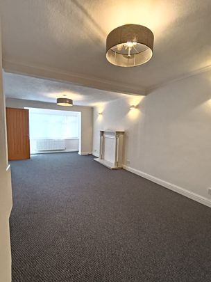 Spacious 3-Bedroom Family Home in Failsworth!! - Photo 1