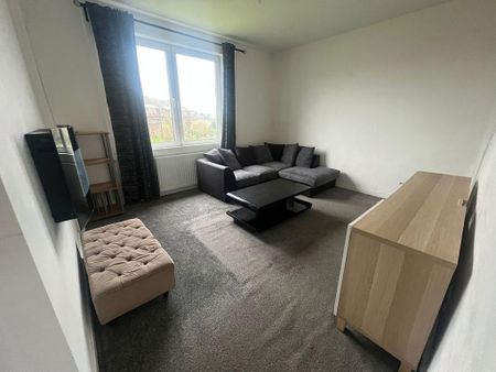 3 bedroom flat to rent - Photo 2