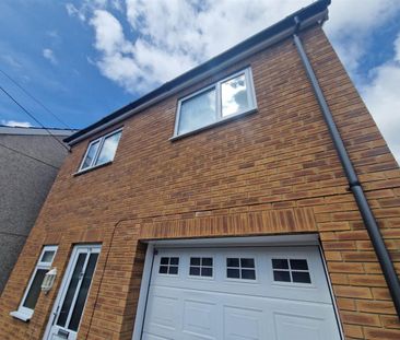 Tyn Y Bonau Road, Pontardulais, SA4 8RY, Swansea - Photo 3