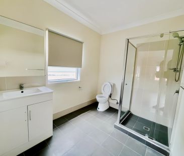 4 bed 2 bath - Photo 5