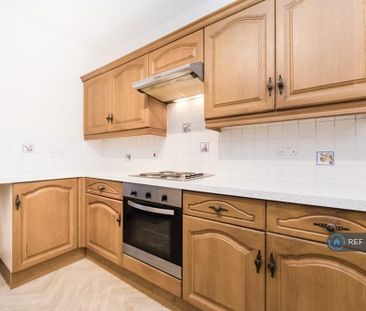 3 bedroom flat to rent - Photo 6