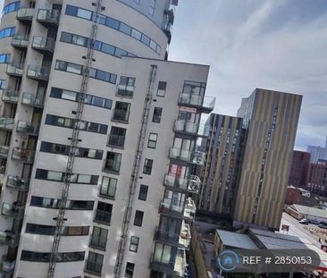 2 bedroom flat to rent - Photo 2