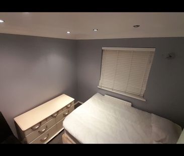 Room in a Shared House, Allhallows Road, E6 - Photo 6