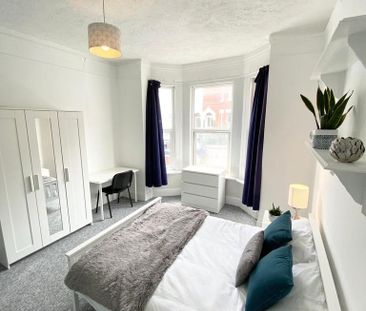 6 bedroom terraced house to rent - Photo 2