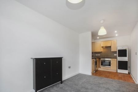 Price £1,700 pcm - Available 07/01/2026 - Part Furnished - Photo 3